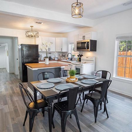Charming 4Br2Ba Only 5 Mins Downtown Riverwalk سان أنطونيو المظهر الخارجي الصورة